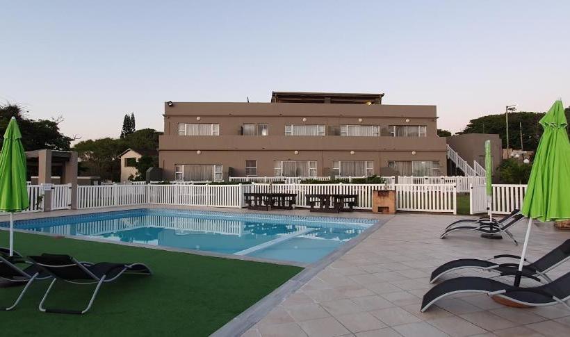 تختخواب و صبحانه Falling Waters Guest House