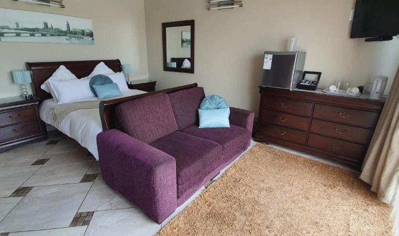 تختخواب و صبحانه Falling Waters Guest House