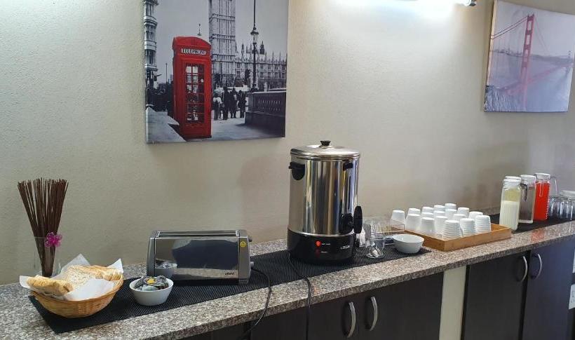 تختخواب و صبحانه Falling Waters Guest House