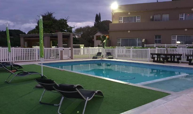 تختخواب و صبحانه Falling Waters Guest House