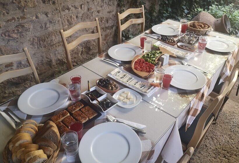 Ayvalik Sarigelin Pansiyon