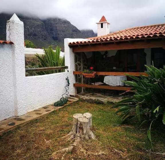 Charming House In Buenavista Del Norte With Shared Pool