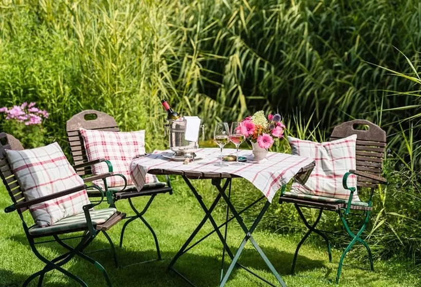 Majatalo Landhaus Zum Lindenhof