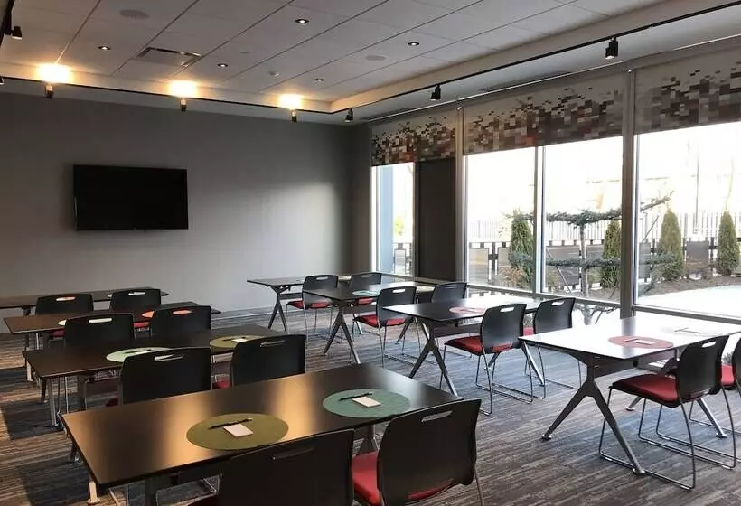 Отель Aloft Columbus Westerville