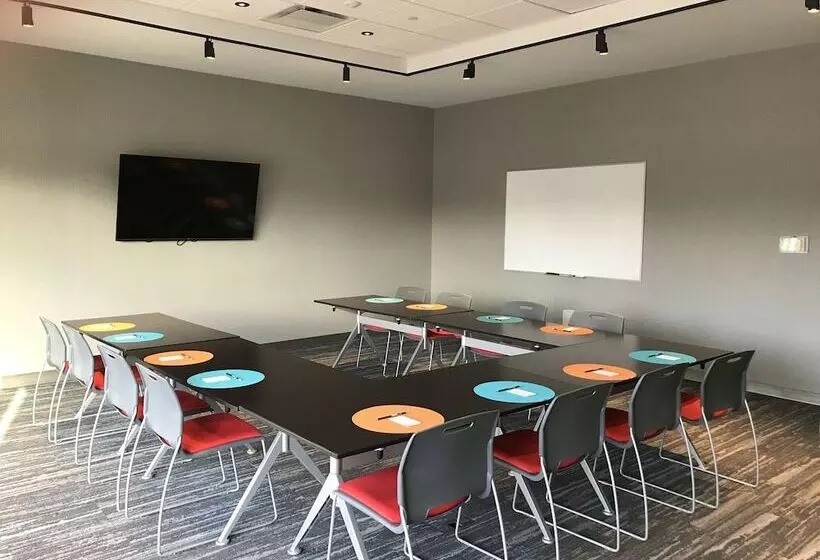 Отель Aloft Columbus Westerville