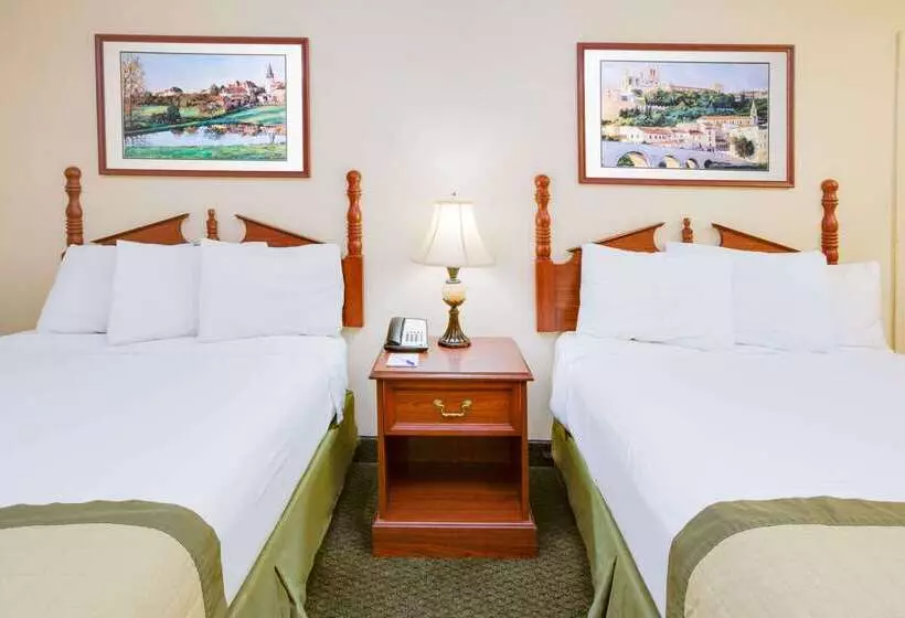 בית מלון כפרי Baymont By Wyndham Ozark