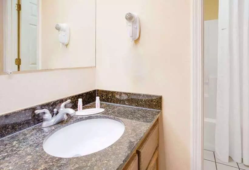 בית מלון כפרי Baymont By Wyndham Ozark