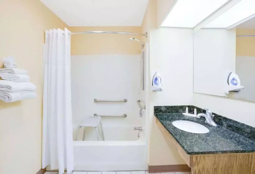 בית מלון כפרי Baymont By Wyndham Ozark