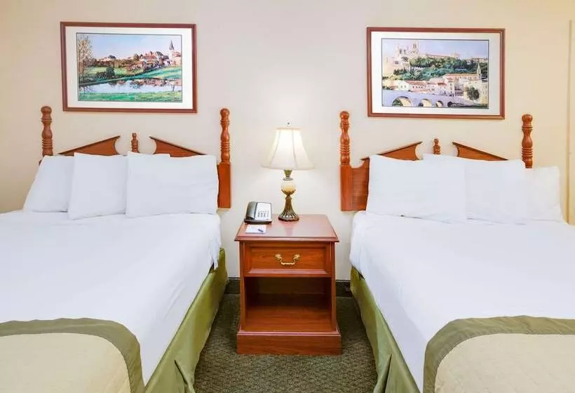 בית מלון כפרי Baymont By Wyndham Ozark