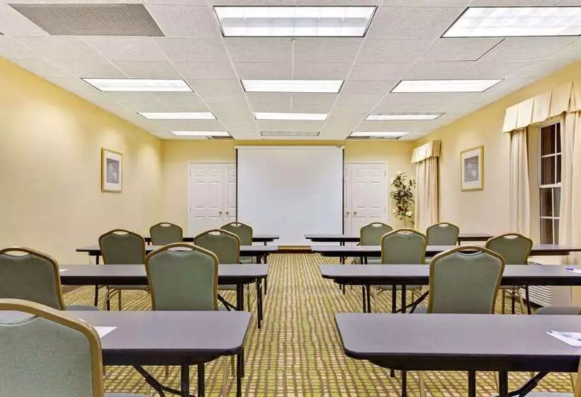 هتل Baymont By Wyndham Pearl