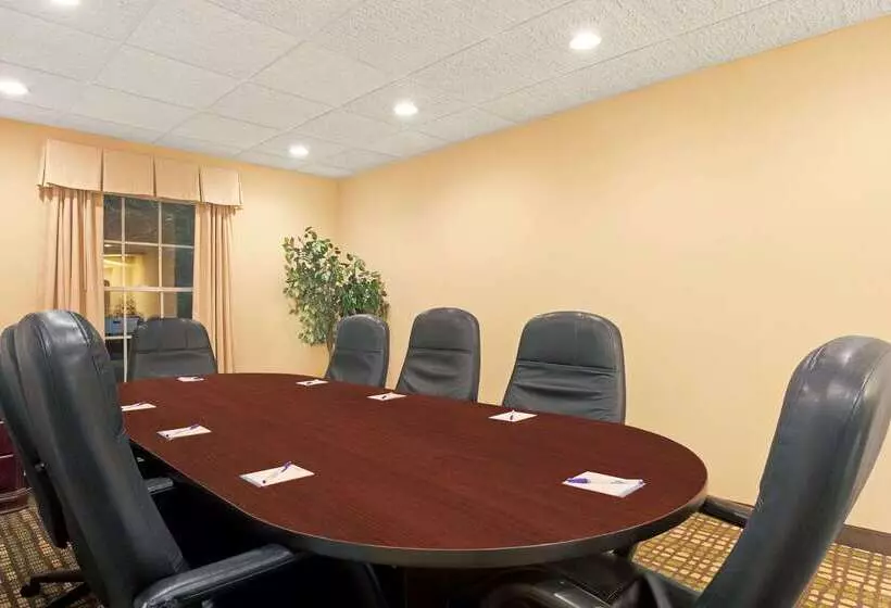 هتل Baymont By Wyndham Pearl