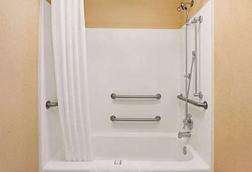 هتل Baymont By Wyndham Pearl