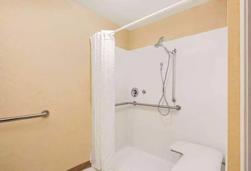 هتل Baymont By Wyndham Pearl