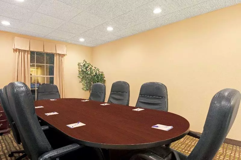 هتل Baymont By Wyndham Pearl