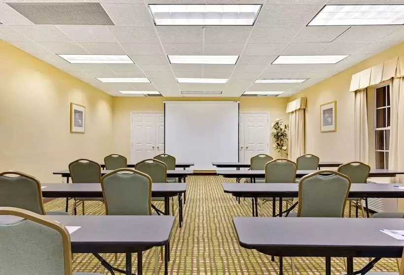 هتل Baymont By Wyndham Pearl