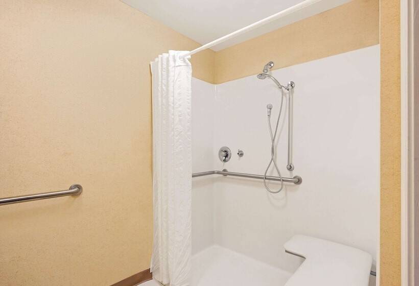 בית מלון כפרי Baymont By Wyndham Pearl