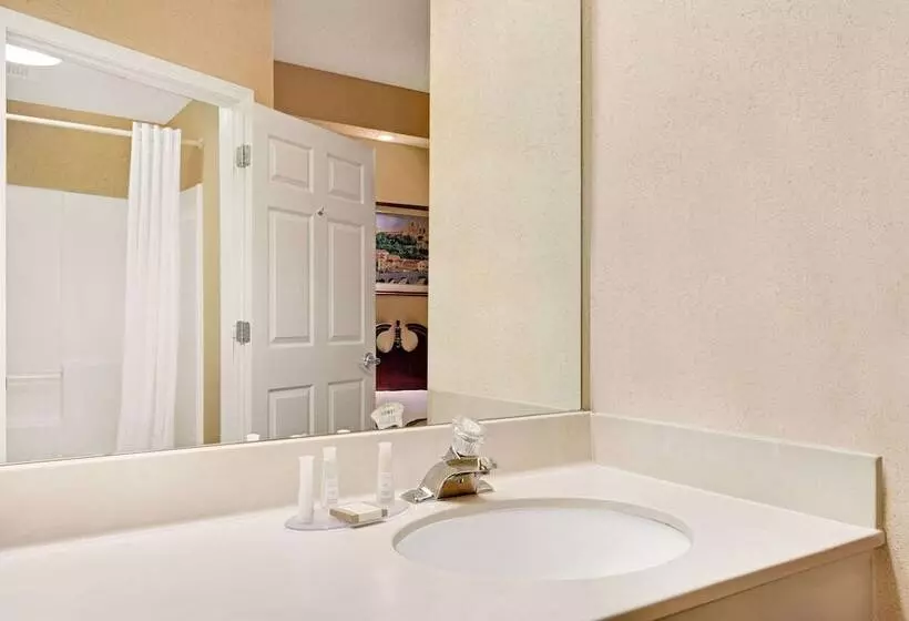 هتل Baymont By Wyndham Pearl