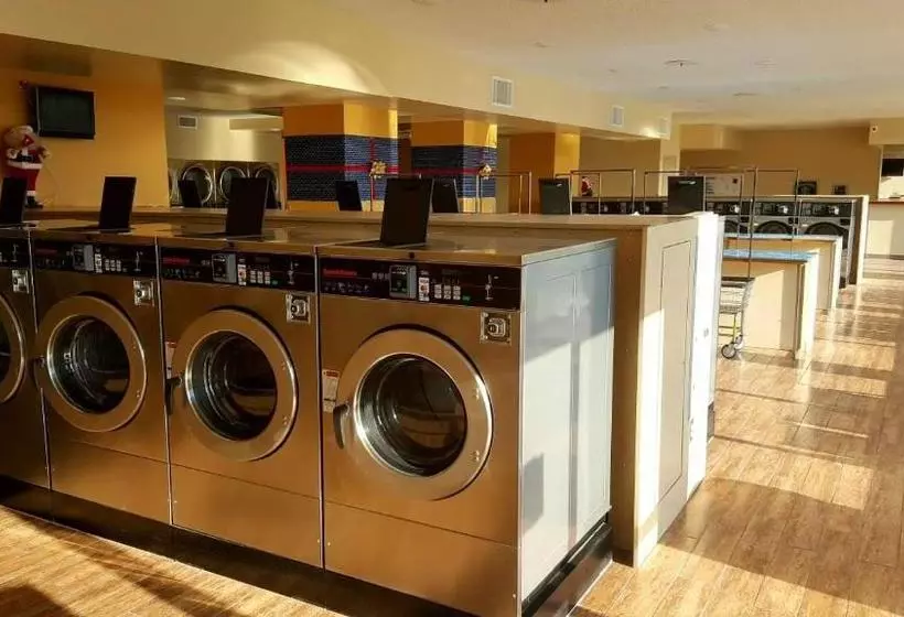 هتل Inn Towne Lodge