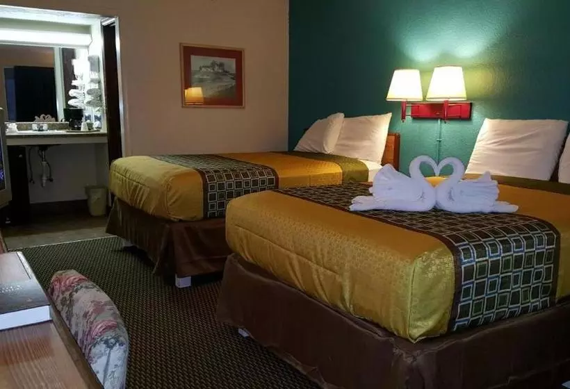 هتل Inn Towne Lodge