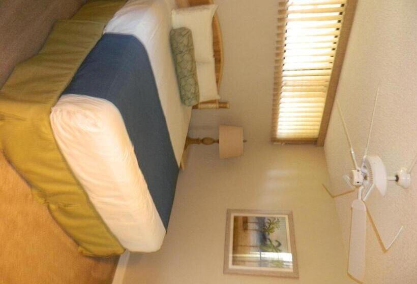 Отель Kahana Villa