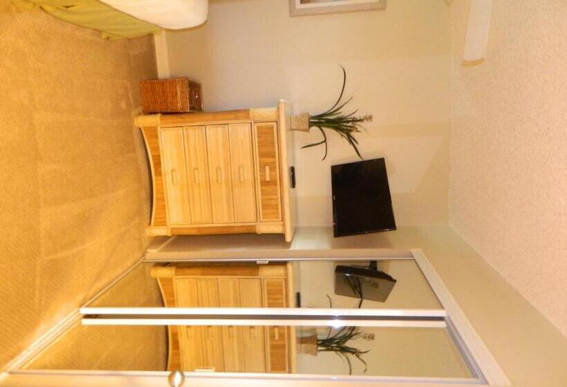 Отель Kahana Villa