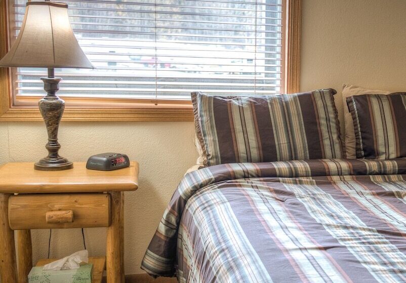 בית מלון כפרי Kenai River Lodge