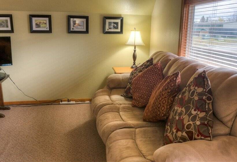 בית מלון כפרי Kenai River Lodge