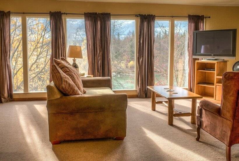 בית מלון כפרי Kenai River Lodge