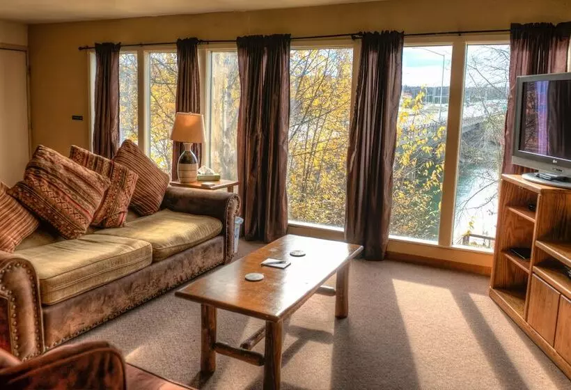ホテル Kenai River Lodge