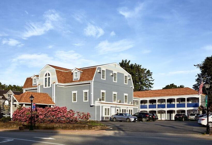 Hotelli King's Port Inn