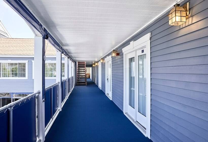 Hotelli King's Port Inn