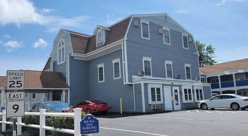 Hotelli King's Port Inn