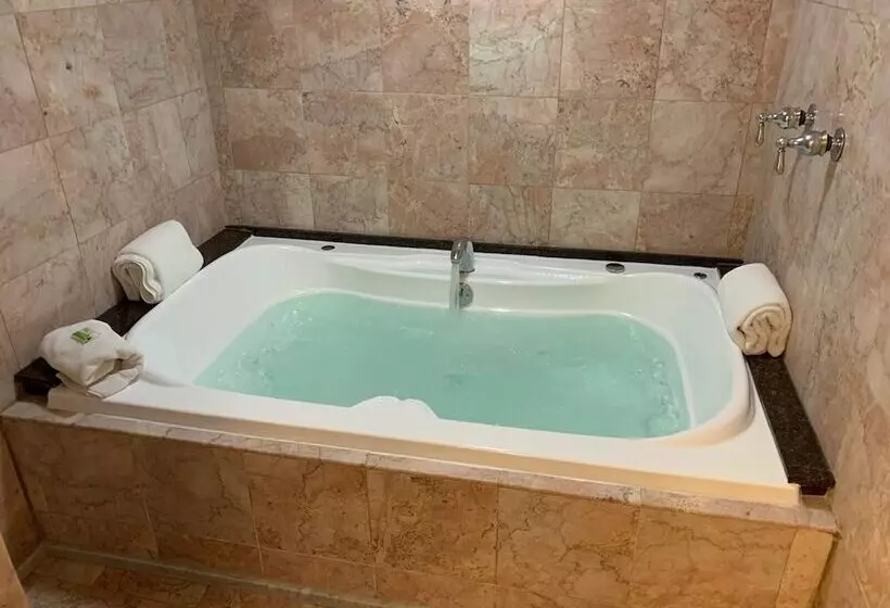 בית מלון כפרי King's Port Inn