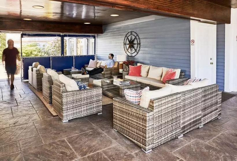 בית מלון כפרי King's Port Inn