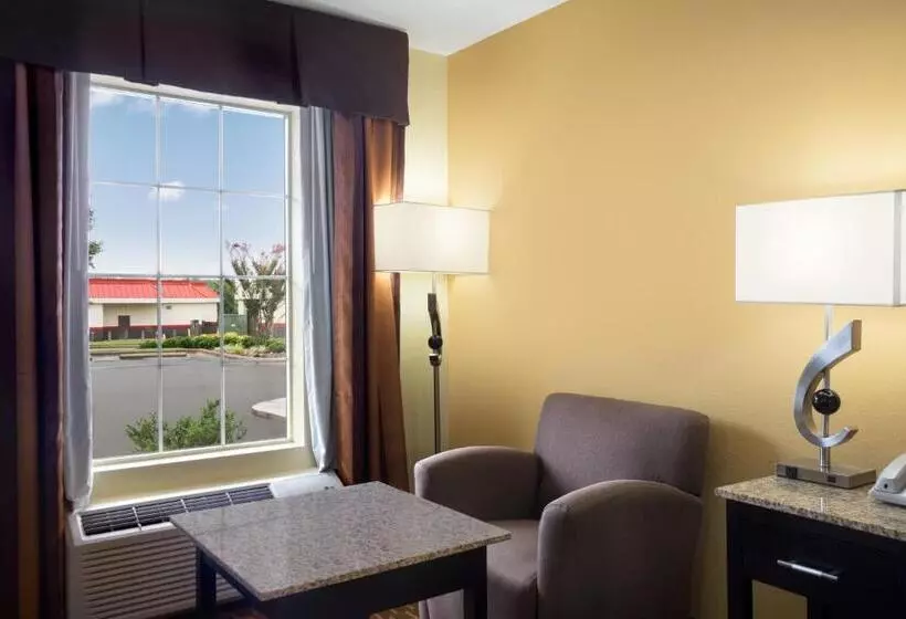 هتل Super 8 By Wyndham Garner/clayton/raleigh