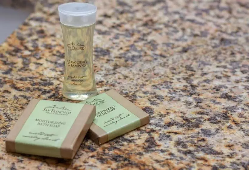 هتل Super 8 By Wyndham Garner/clayton/raleigh