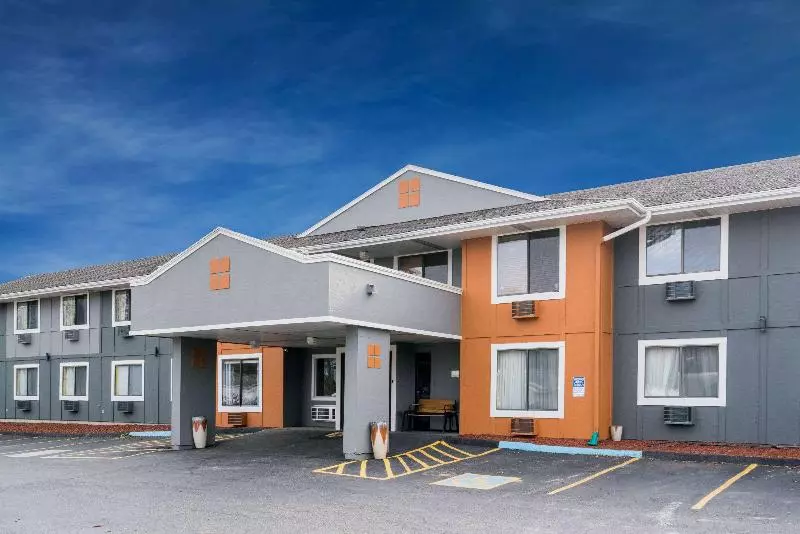 هتل Super 8 By Wyndham Rochester Mayo Clinic Area