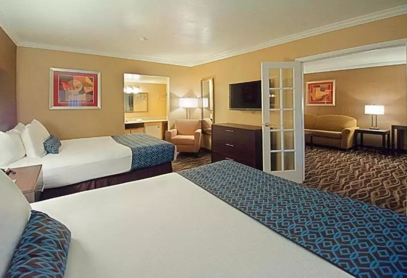 هتل Tempe/phoenix Airport Innsuites  & Suites