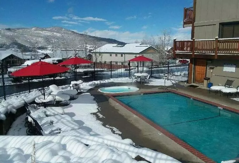 בית מלון כפרי The Inn At Steamboat