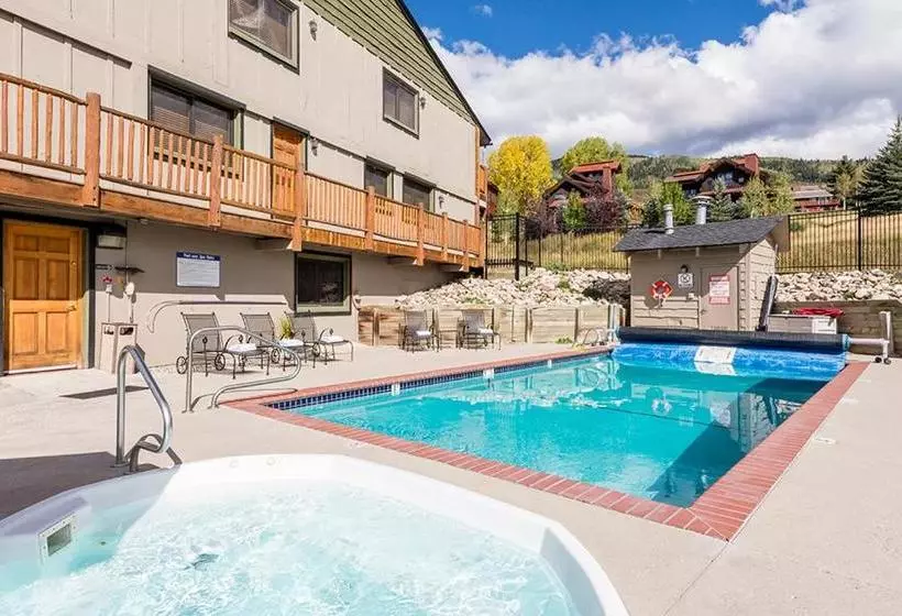 בית מלון כפרי The Inn At Steamboat