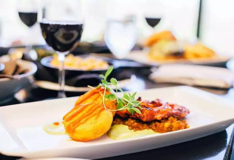 فندق The Inverness Denver, a Hilton Golf & Spa Resort