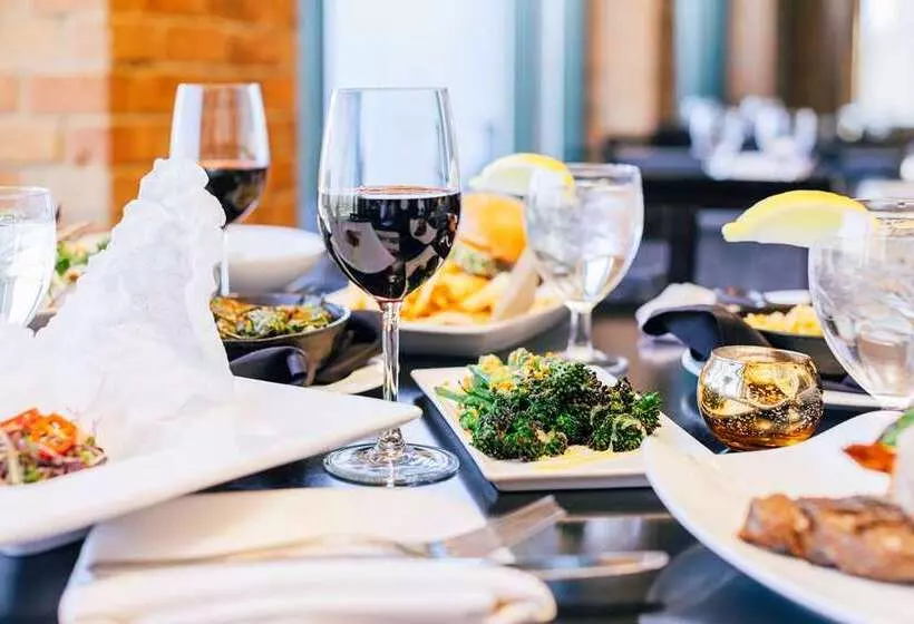 فندق The Inverness Denver, a Hilton Golf & Spa Resort