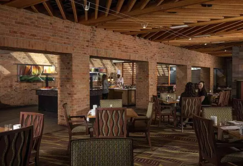 فندق The Inverness Denver, a Hilton Golf & Spa Resort