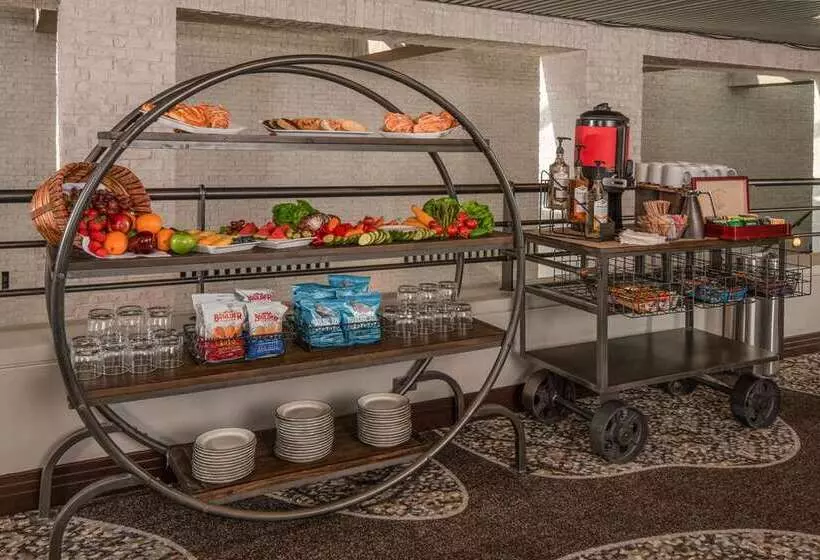 فندق The Inverness Denver, a Hilton Golf & Spa Resort