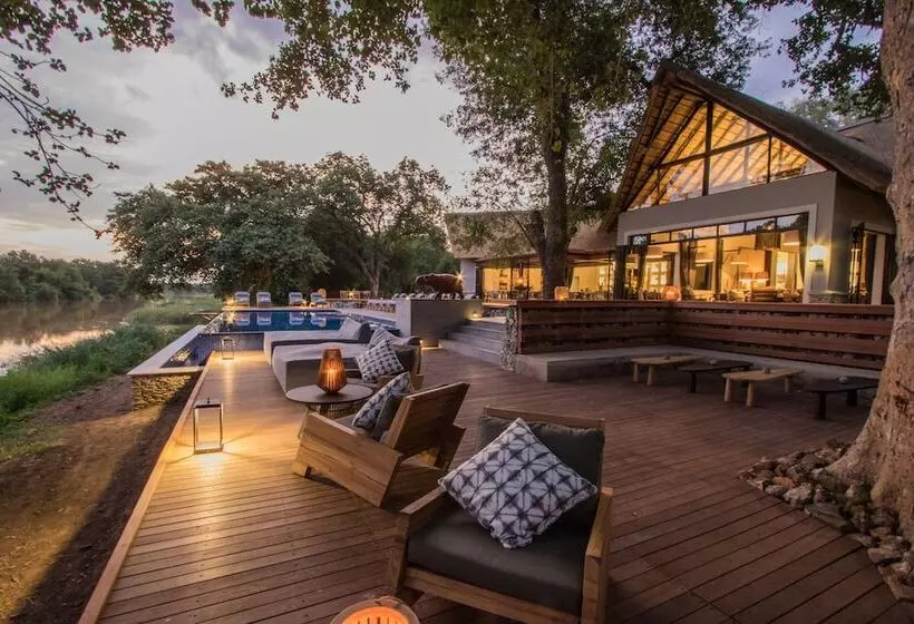 ホテル Abelana River Lodge