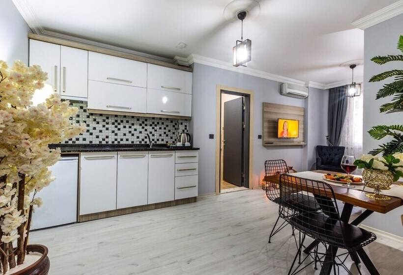 هتل Li̇fe Pool Sui̇te