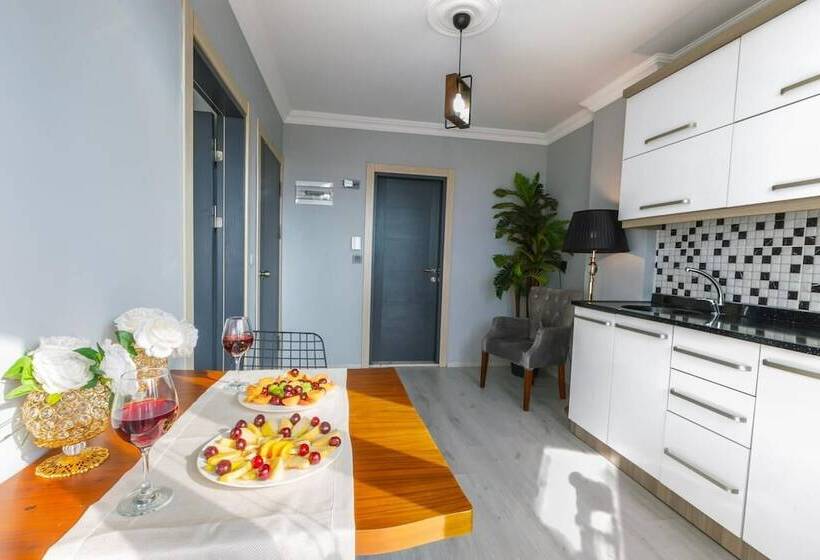 هتل Li̇fe Pool Sui̇te