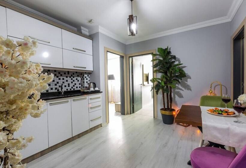 هتل Li̇fe Pool Sui̇te