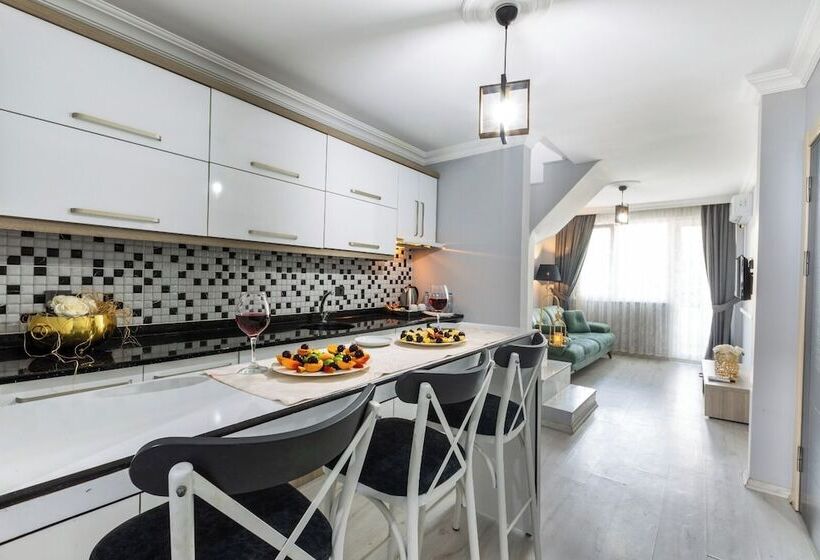 هتل Li̇fe Pool Sui̇te