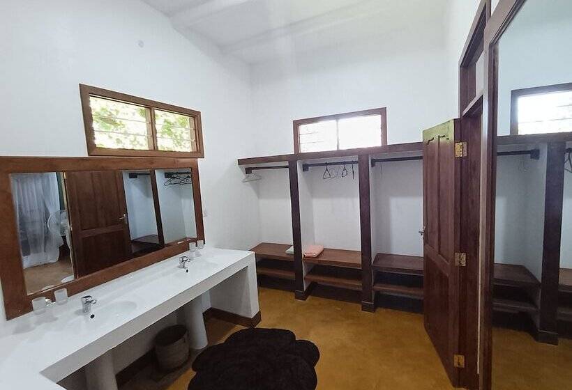 هتل Mafia Kivulini Lodge